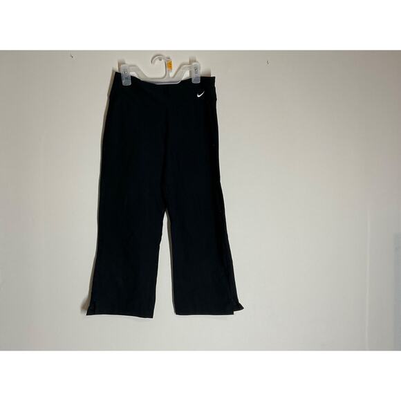 Nike Crop Flare Workout Yoga Athleisure Pants Small XS Black 227608-010 - Picture 1 of 7